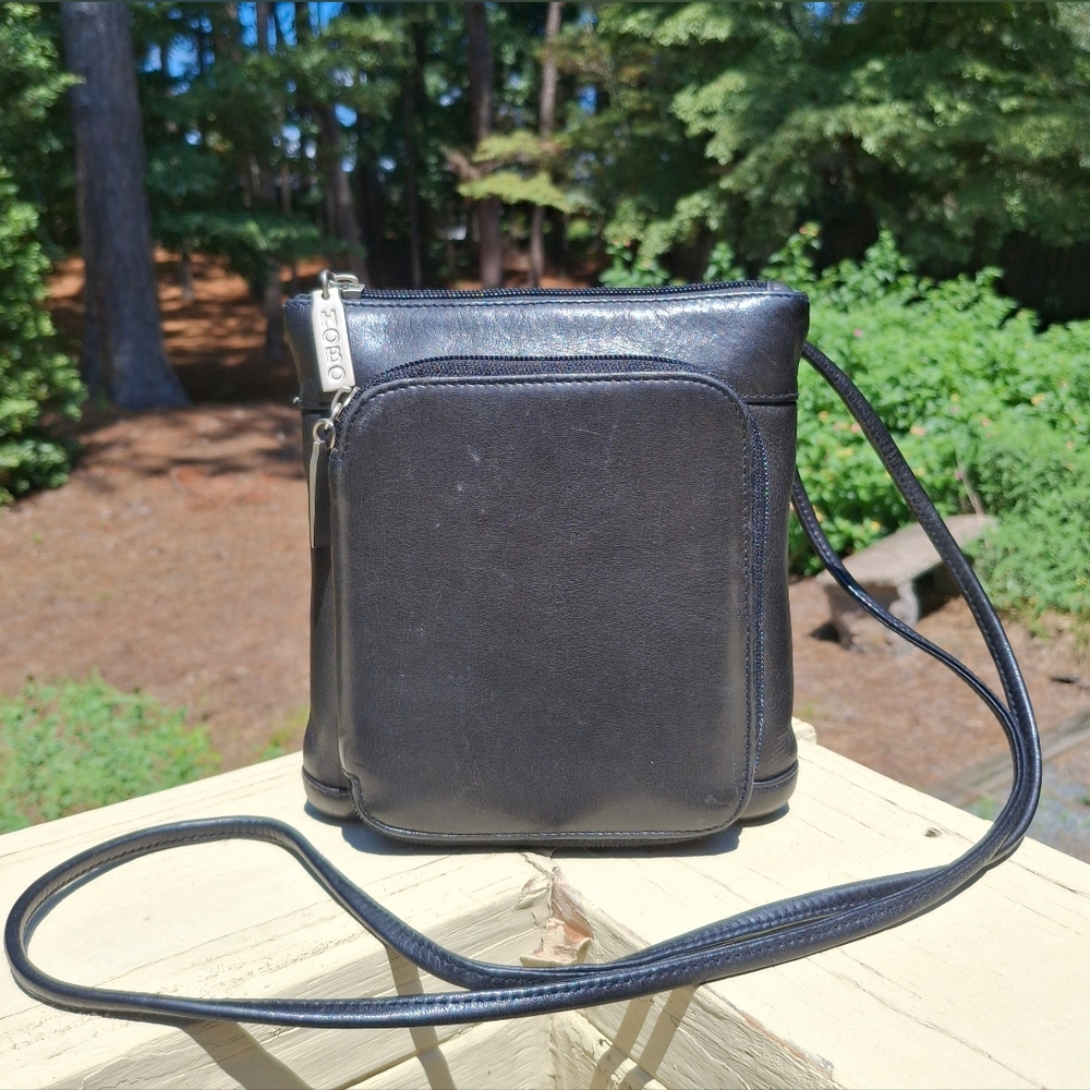 Vintage Hobo International Black Smooth Leather Small Crossbody Travel Bag - Picture 2 of 11